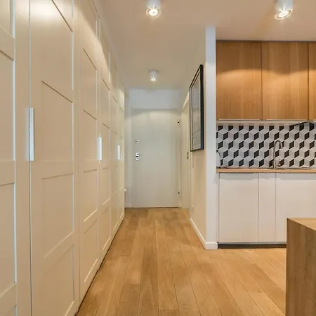 Old Town Comfort By Bookinghost *