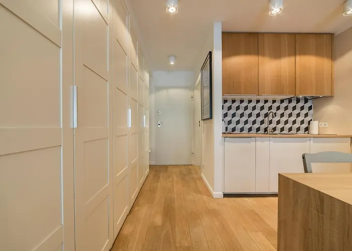 Old Town Comfort By Bookinghost *